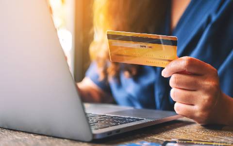 claims-woman-paying-credit-card-480x300-1